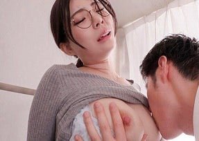 อาจารย์ Rei Kamiki พอใจนักเรียนในระหว่างชั้นเรียนส่วนตัว
