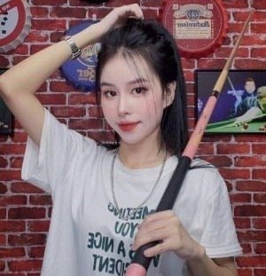 ลูกสาวของเพื่อนที่ดีที่สุดของเธอเล่นหลุมและความลับถูกซ่อนไว้