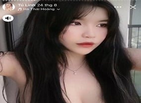 นอนหลับลูกสาวสองคนที่ถูกใส่เข้าไปในหี