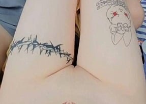 น้องชายคนใหม่ถูกล่อลวงโดยน้องสาวของเธอให้เล่น