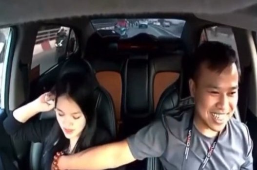 มีความสุขกับหน้าอกใหญ่